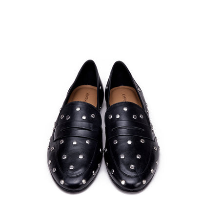 MOCASÍN CON TACHAS PILAR NEGRO