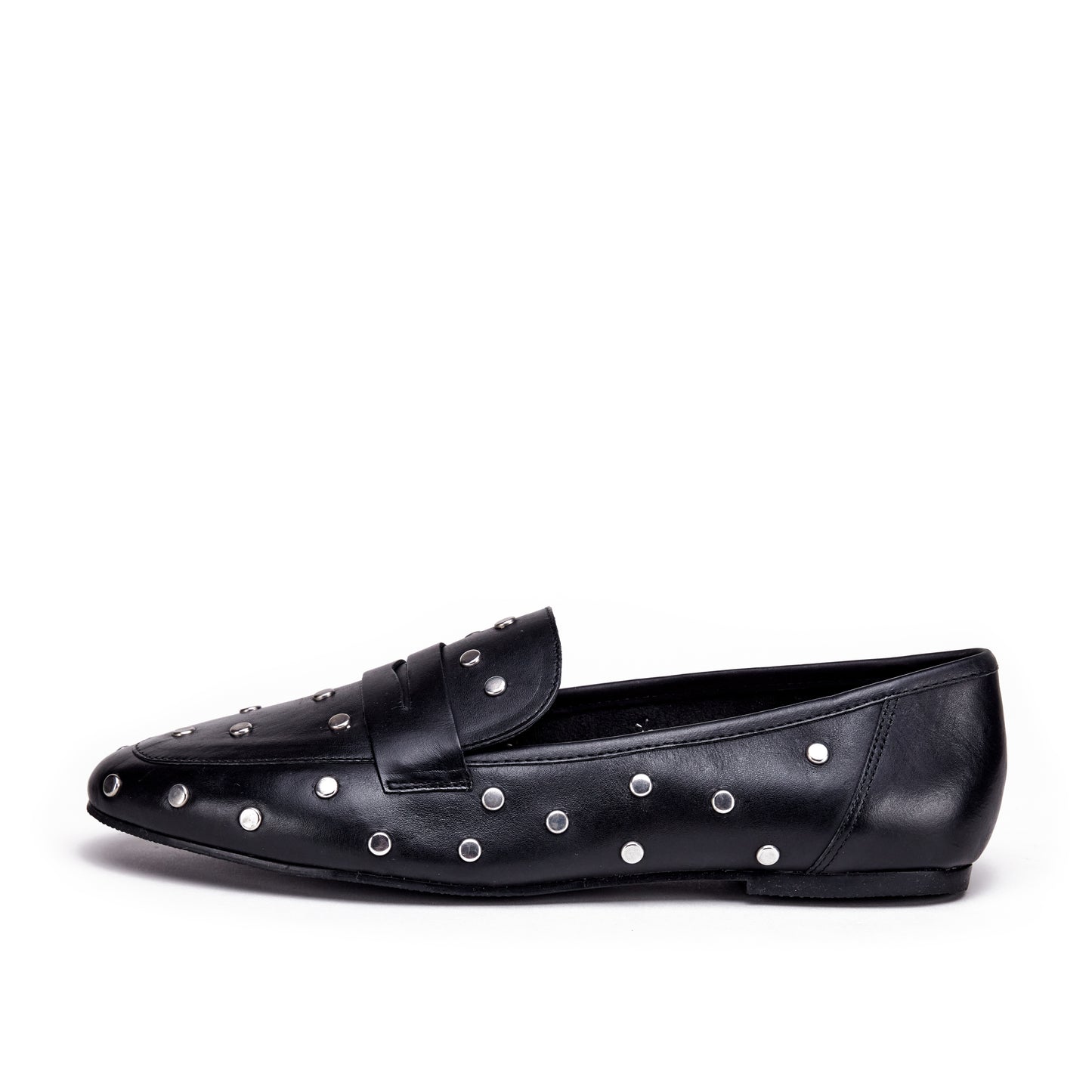 MOCASÍN CON TACHAS PILAR NEGRO