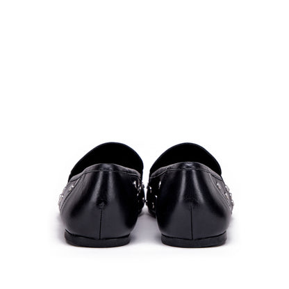 MOCASÍN CON TACHAS PILAR NEGRO